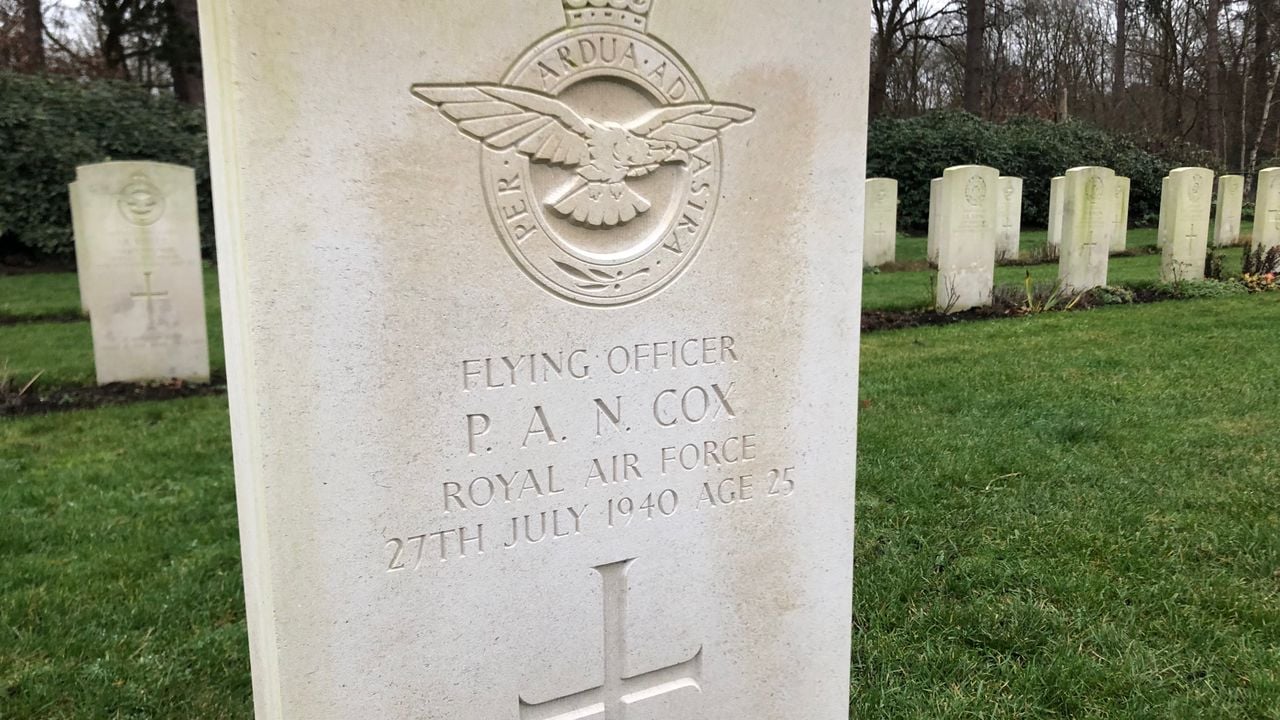 De steen van Philip Cox in december 2025 (foto: Willem-Jan Joachems)