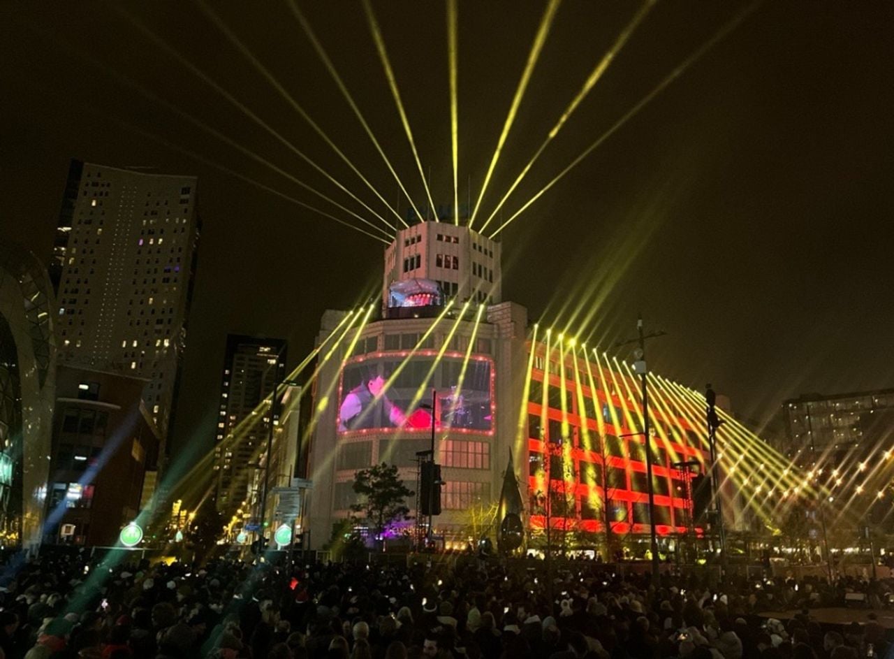 De show op de lichttoren in 2024.