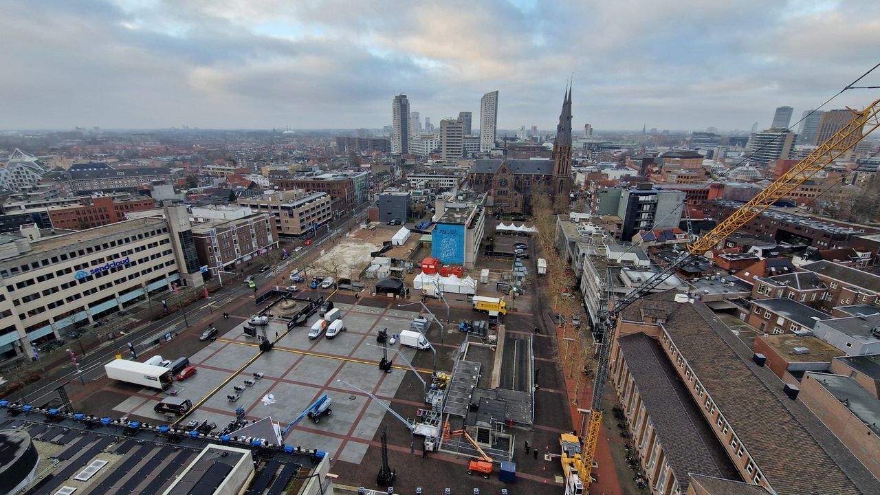 Het Stadhuisplein, midden in de stad