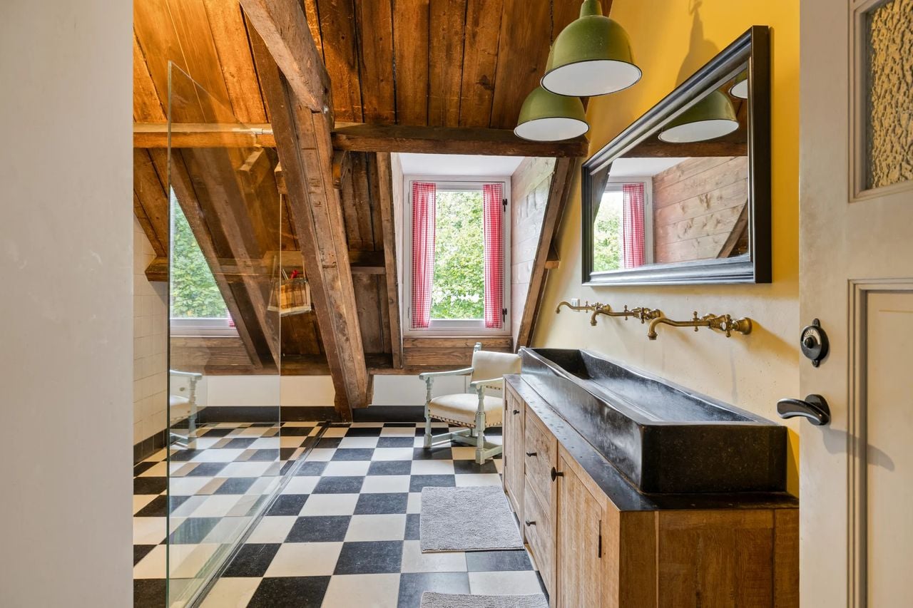 De badkamer (foto: Van de Wiel Makelaars).