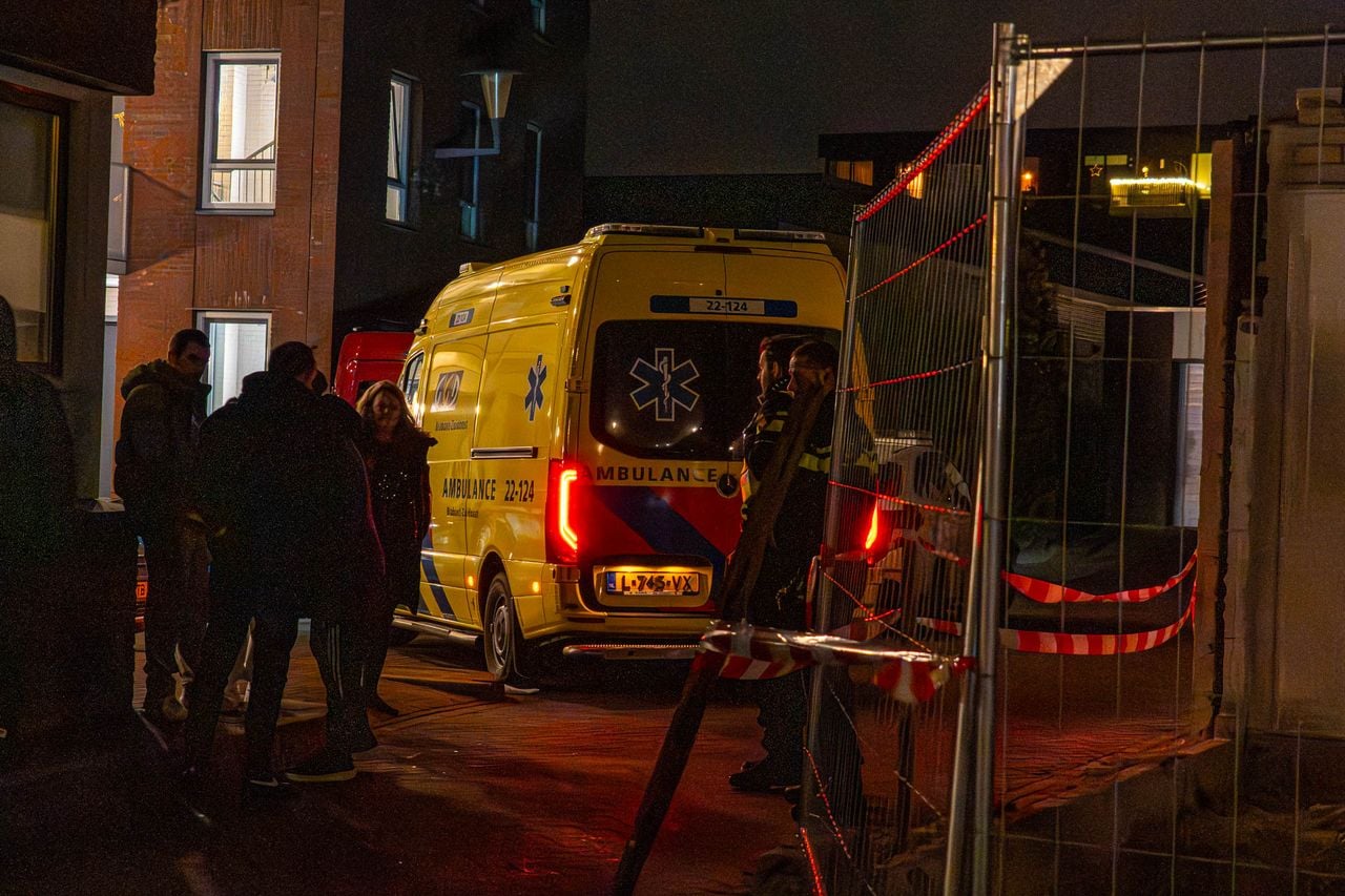 Een persoon moest naar het ziekenhuis (foto: Harrie Grijseels/Persbureau Heitink).