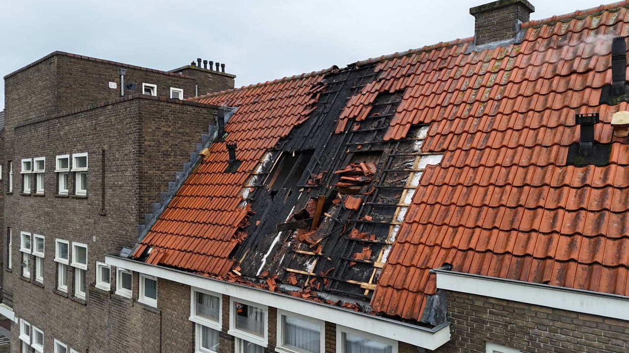 De schade na de woningbrand is groot (foto: Bart Meesters/Persbureau Heitink).