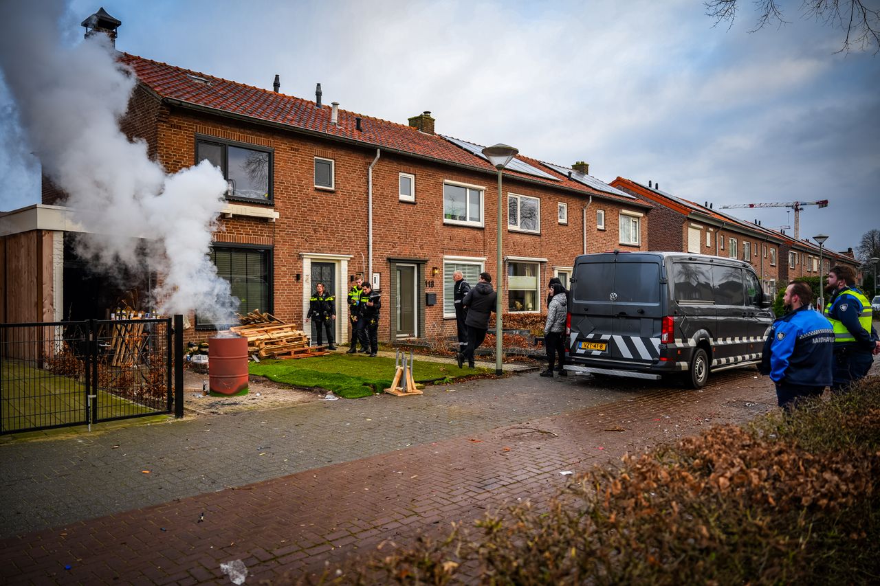 Enorme berg vuurwerk in Oss (foto: Lucas Lammers / Persbureau Heitink