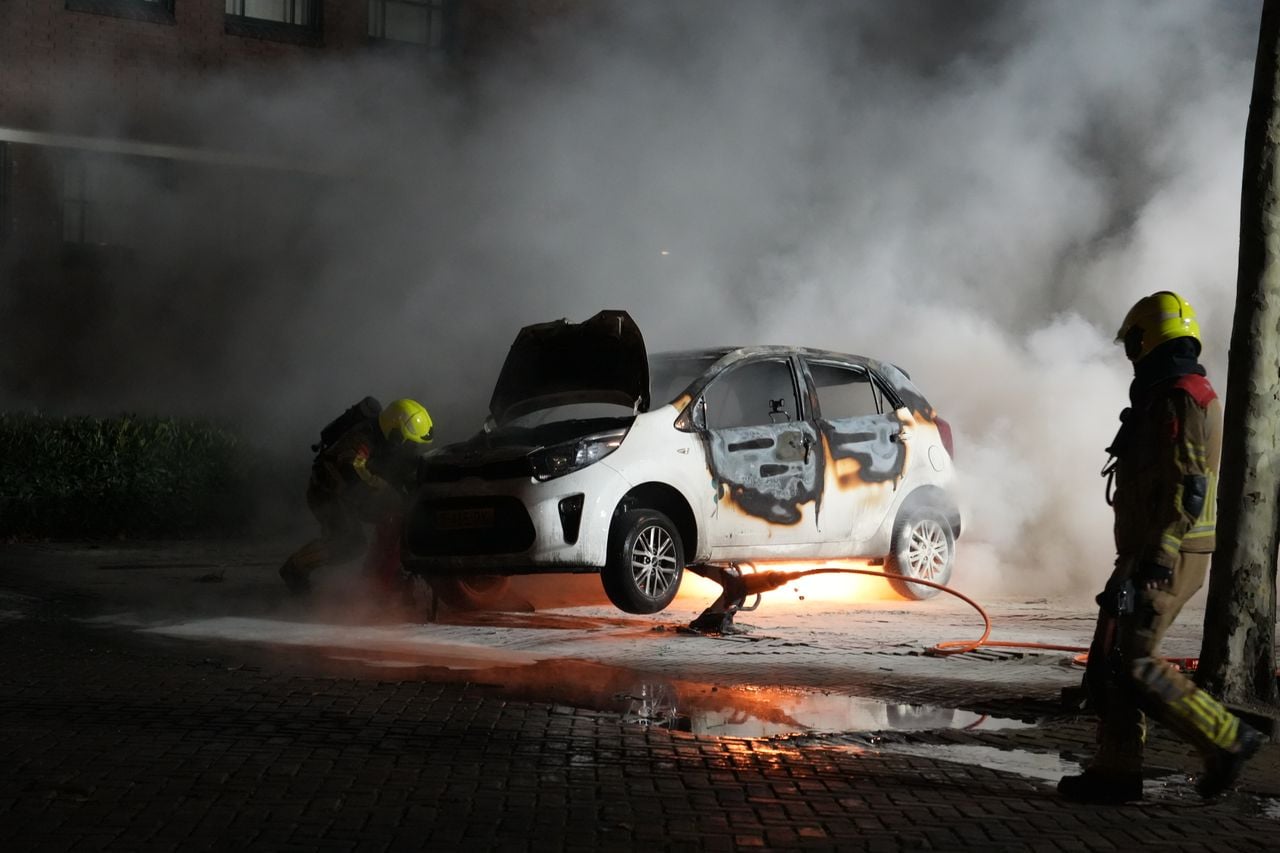 Autobrand Bergen op Zoom (foto: Jeroen Stuve / Persbureau Heitink).