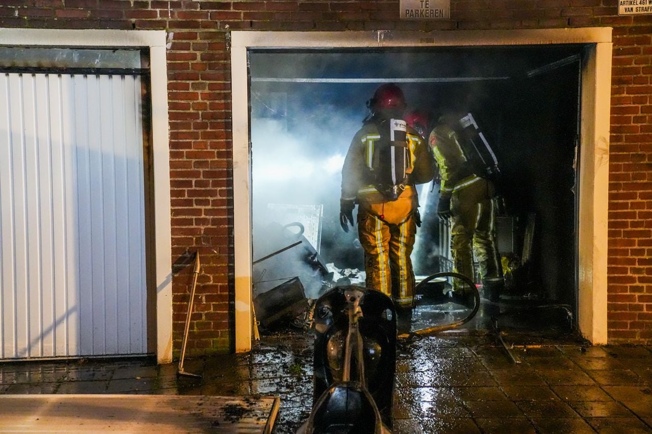 De garagebox zou in brand gestoken zijn (Foto: Dave Hendriks / Persbureau Heitink)