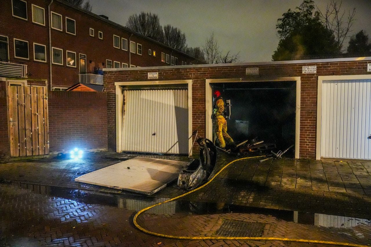 De garagebox zou in brand gestoken zijn (Foto: Dave Hendriks / Persbureau Heitink)