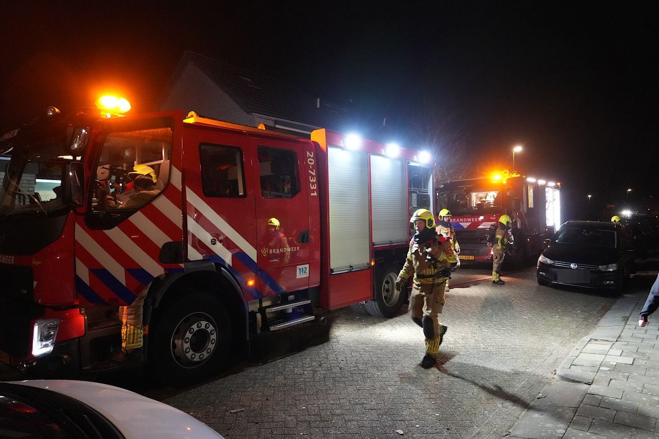 De garagebox stond in brand (Foto: Jeroen Stuve / Persbureau Heitink)