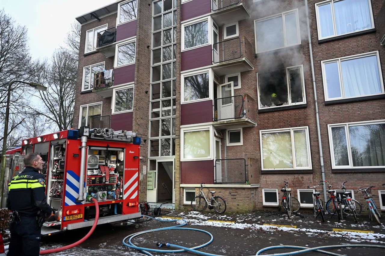 Bewoners van naastgelegen appartementen moesten tijdelijk hun huis uit (foto: Toby de Kort / Persbureau Heitink).