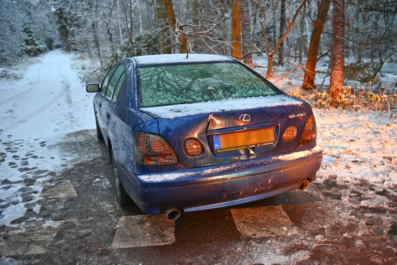 De weg lag vol sneeuw (foto: Rico Vogels / Persbureau Heitink).