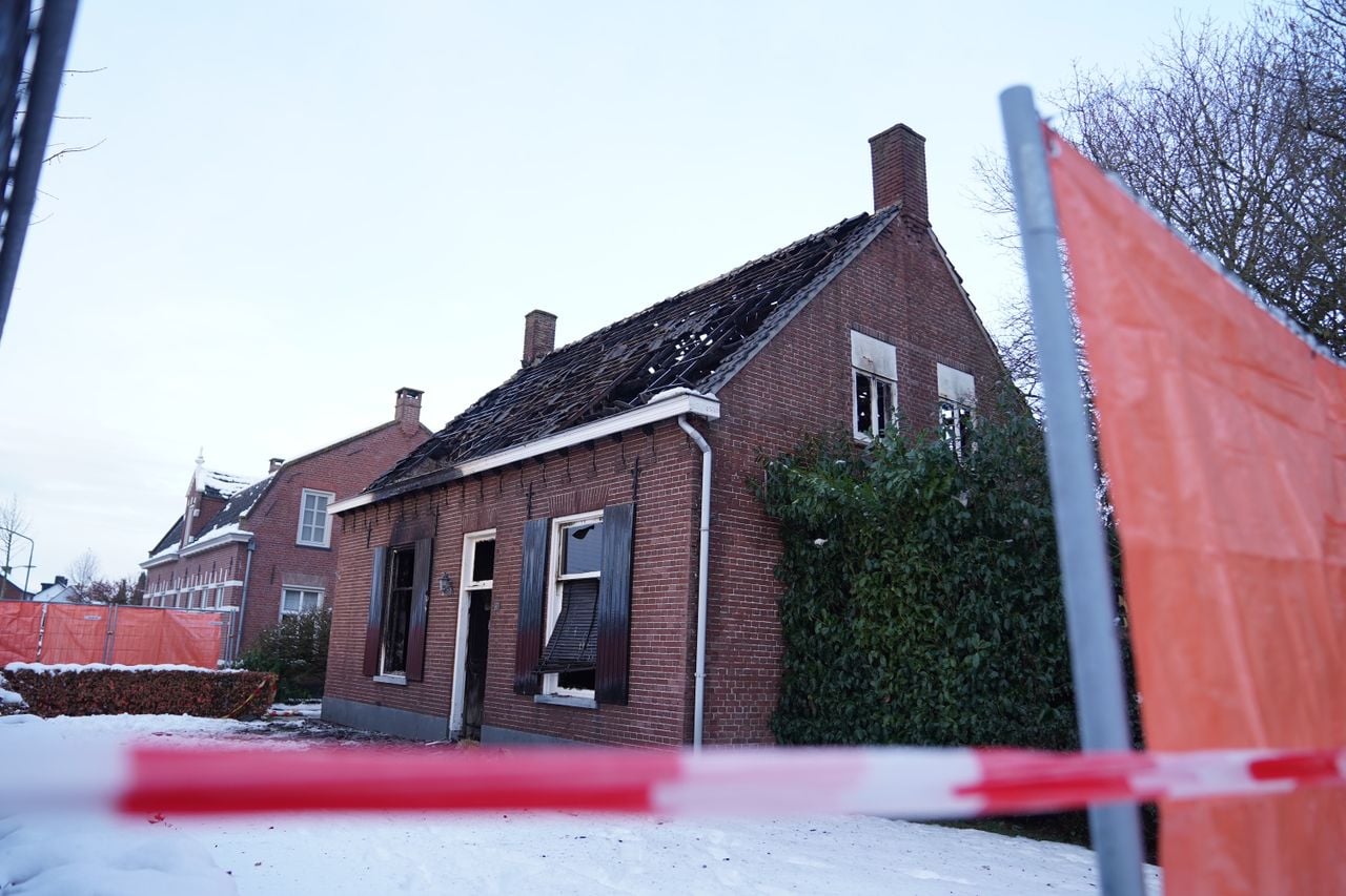 Het huis heeft flinke schade opgelopen (foto: Bart Meesters).