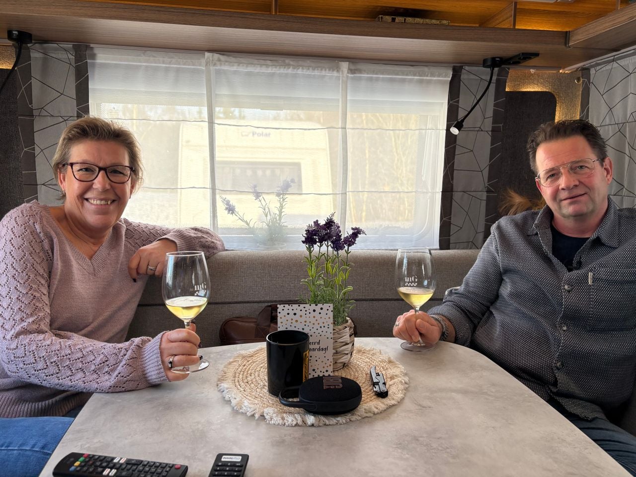 Martin en Annemarie van der Stel genieten van de wintercamping (foto: Omroep Brabant).