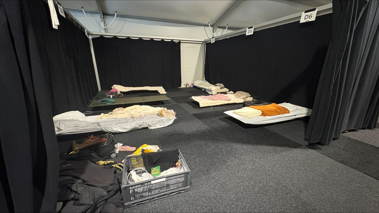 De veldbedden in de winternoodopvang