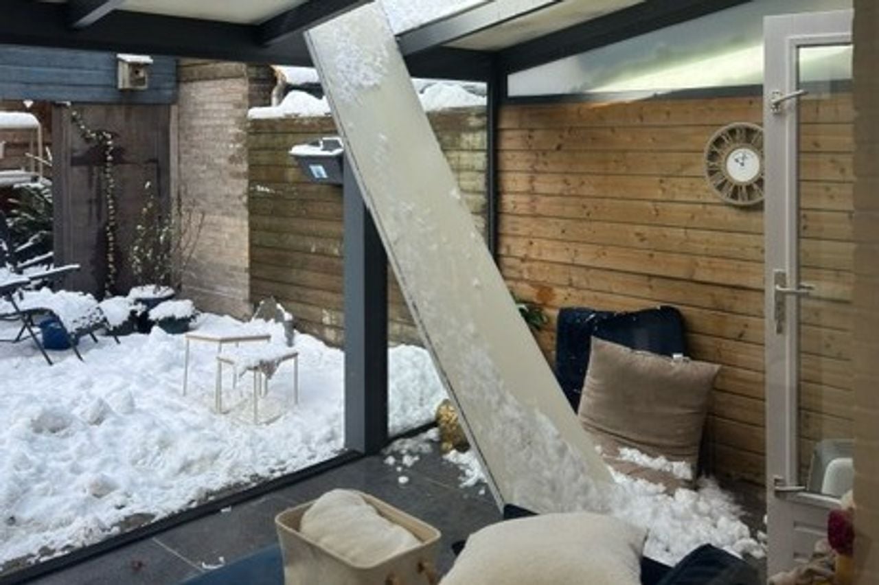 Sneeuw in de serre (foto: Amarante Mulder).