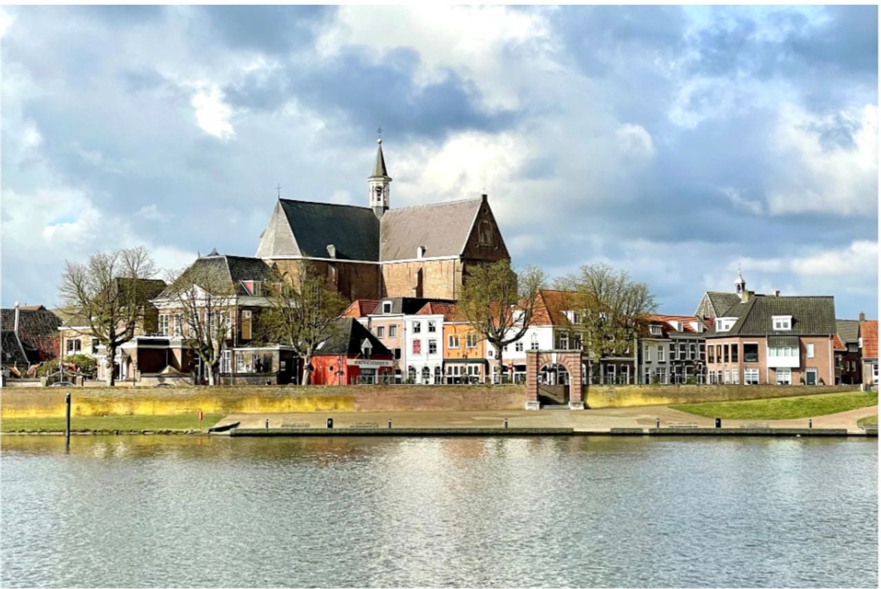 Buitenaanzicht (foto: Hans Janssen Makelaars Grave).