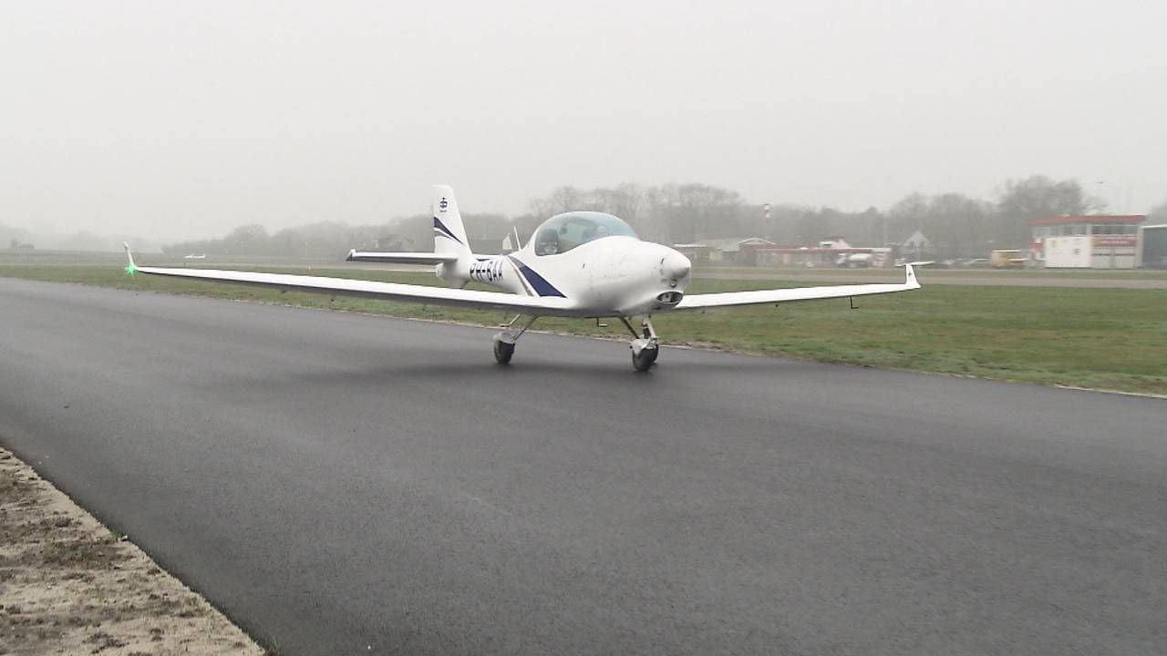 Een Aquila lesvliegtuig van Breda Aviation (niet het toestel van de crash).