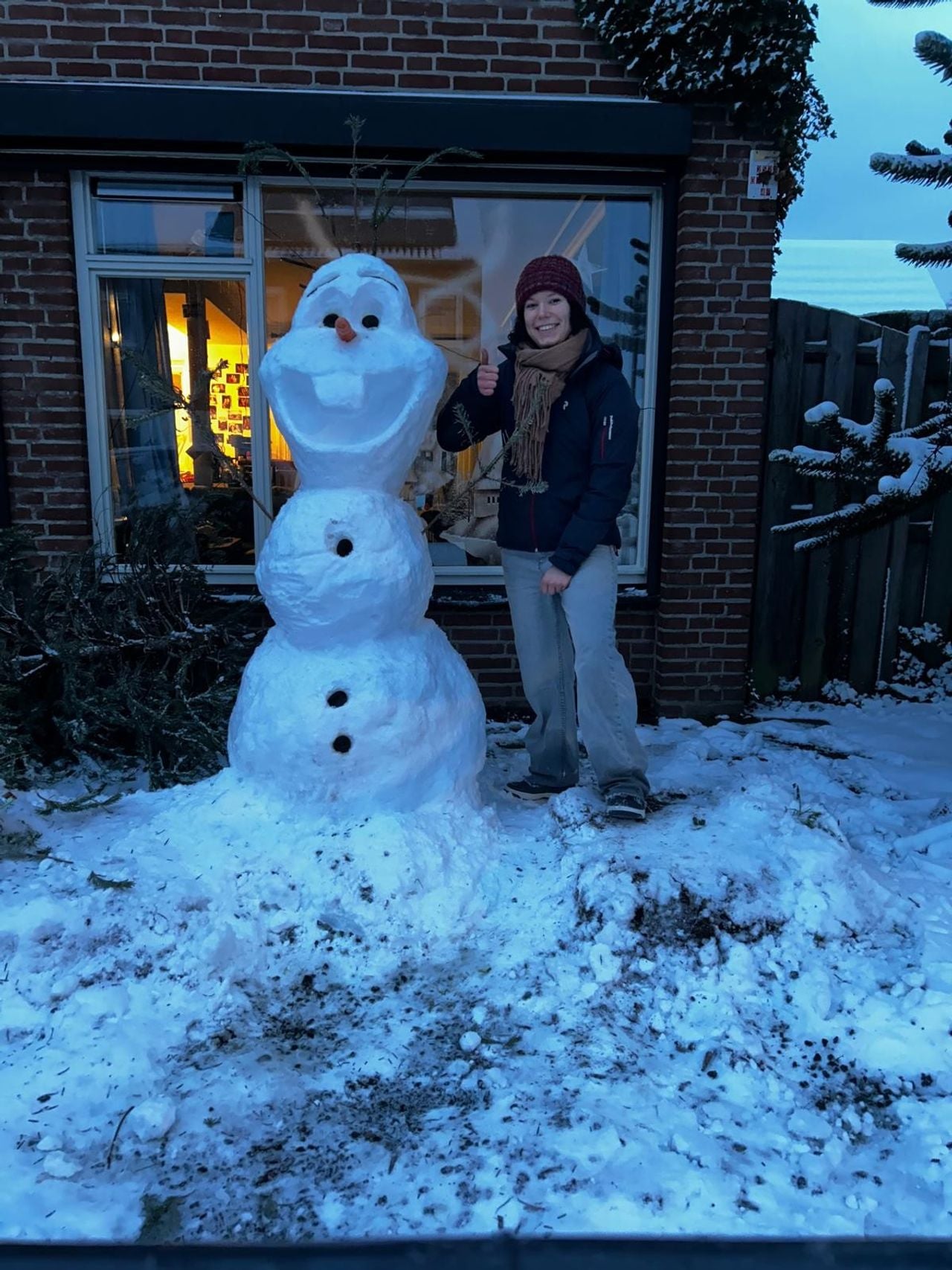 Sneeuwpop Olaf in Herpen, gemaakt door Lauraine