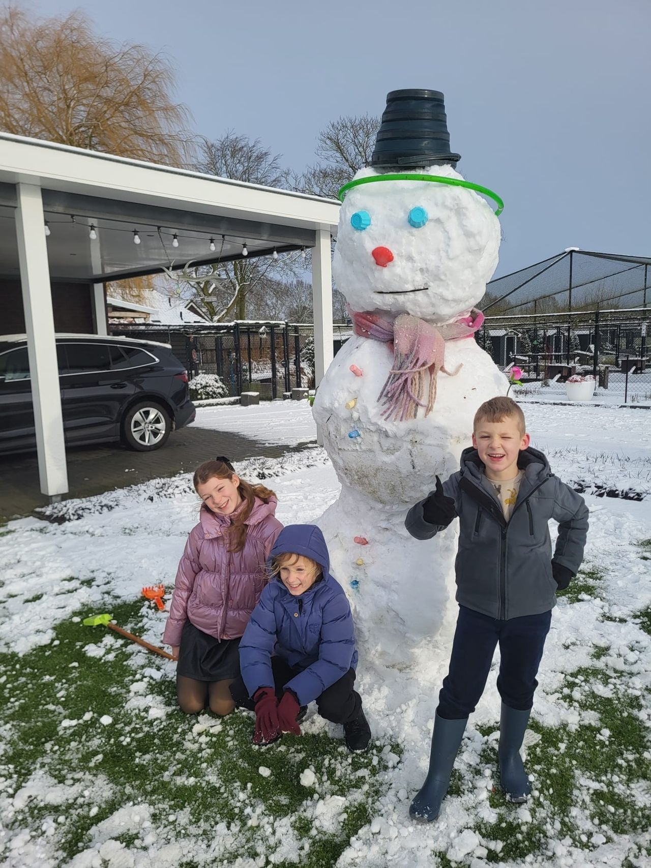 Een Reuselse sneeuwreus, gemaakt door Noor (10), Eef (8) en Teun (6).