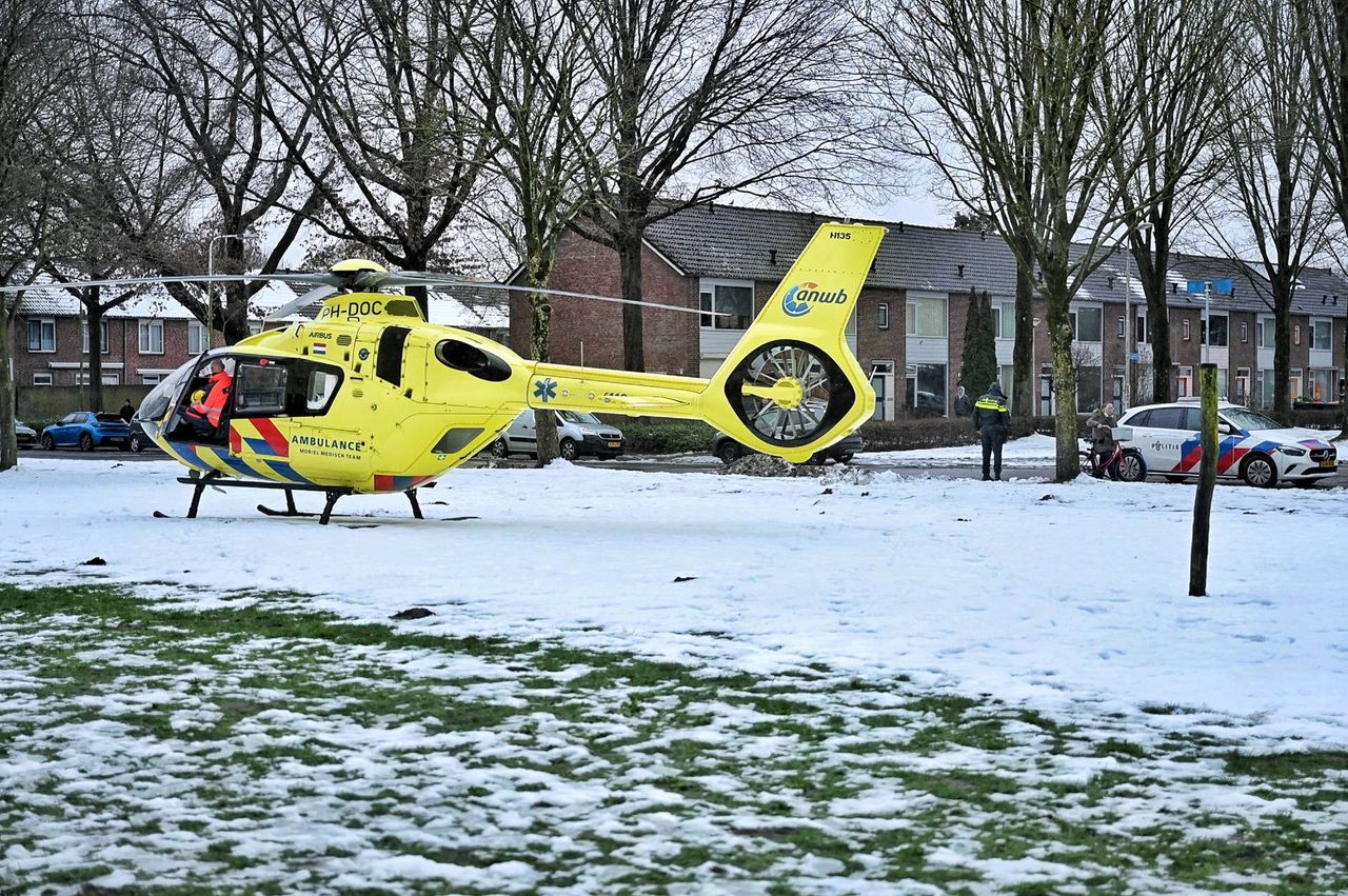 Dode man gevonden onderaan flat (Foto: Toby de Kort / Persbureau Heitink).