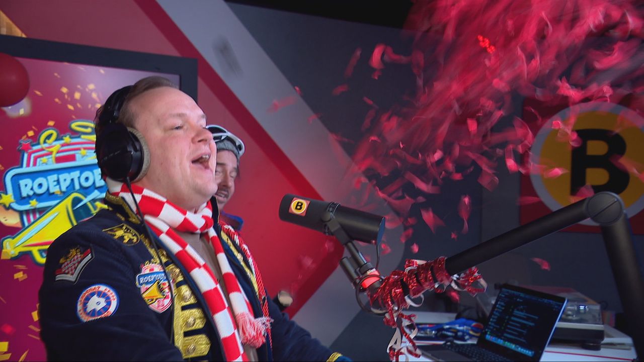 Het aftelmoment in de radiostudio (Beeld: Omroep Brabant).