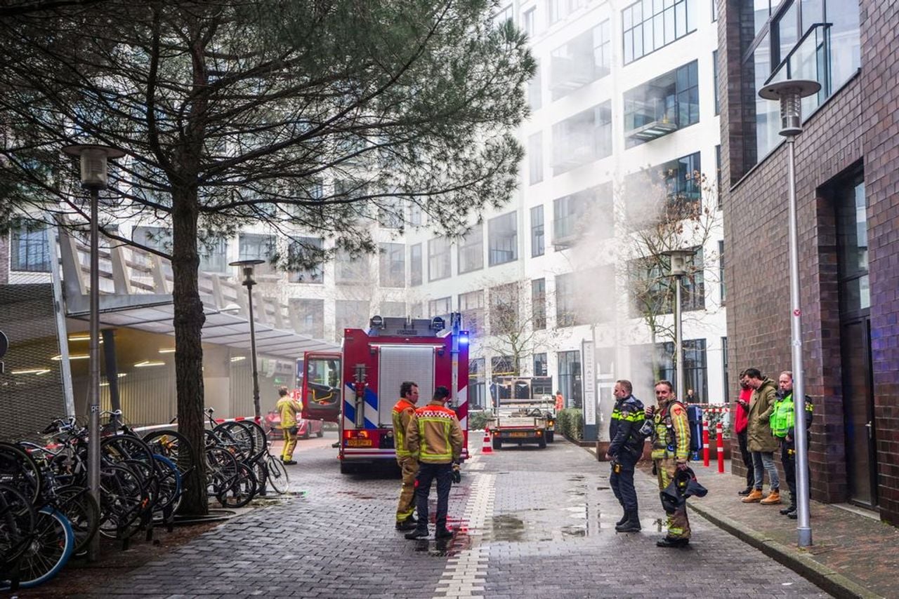 Brandweer bij parkeergarage Witte Dame (Foto: Persbureau Heitink)