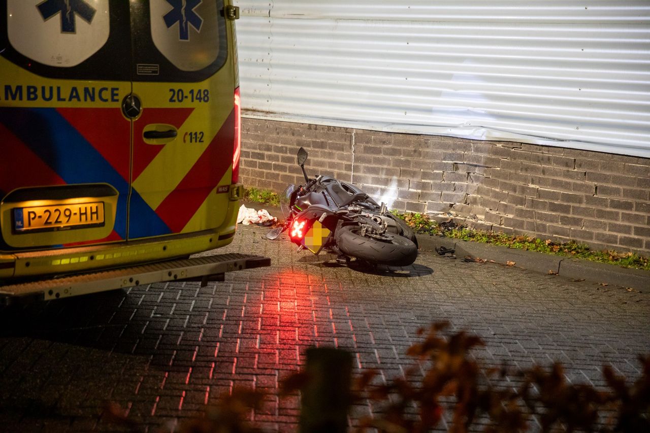 De motor raakte door het ongeluk beschadigd (Foto: Christian Traets / Persbureau Heitink.)