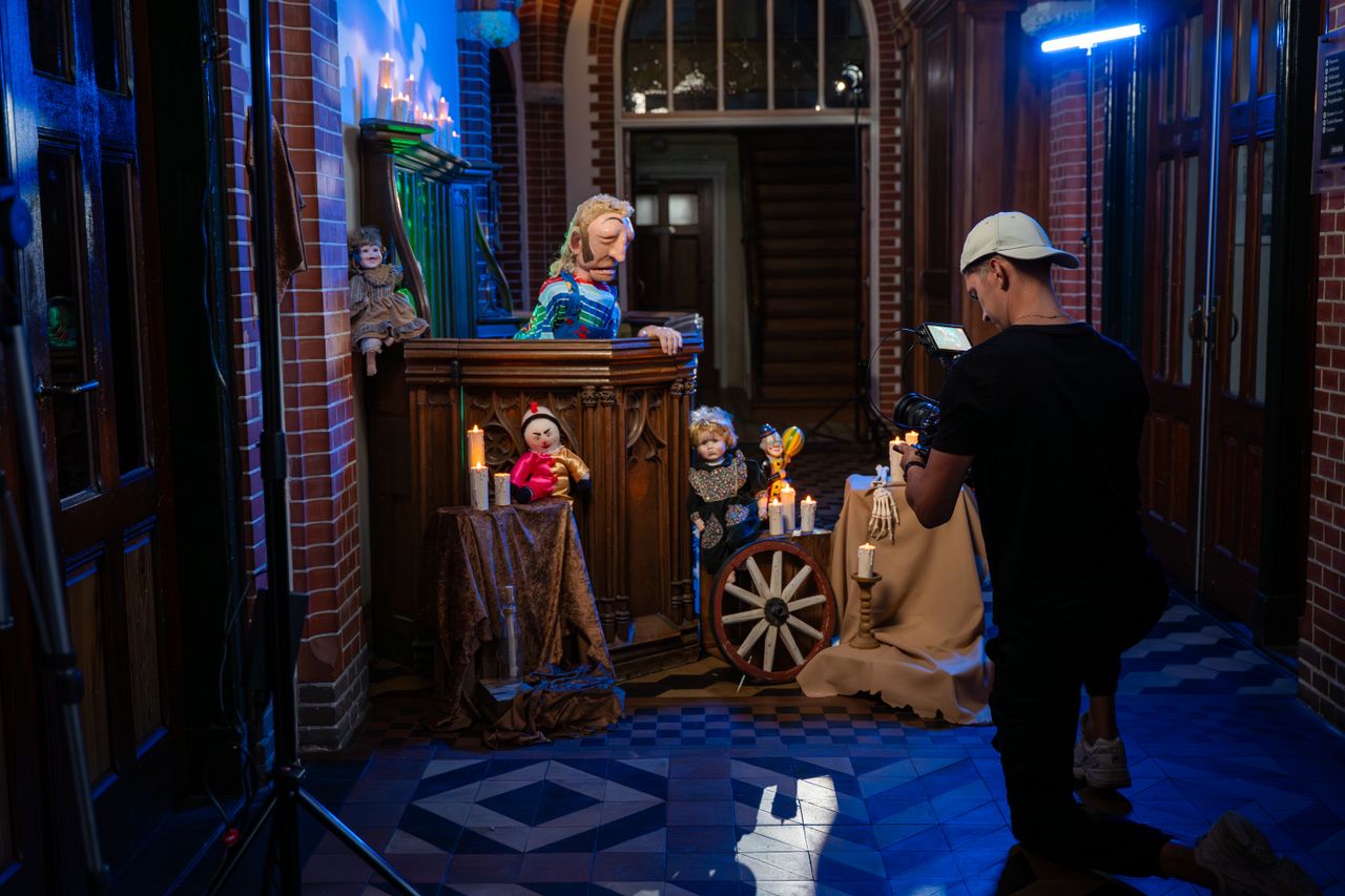 De opnames in het klooster (Foto: Sacha Loppies).