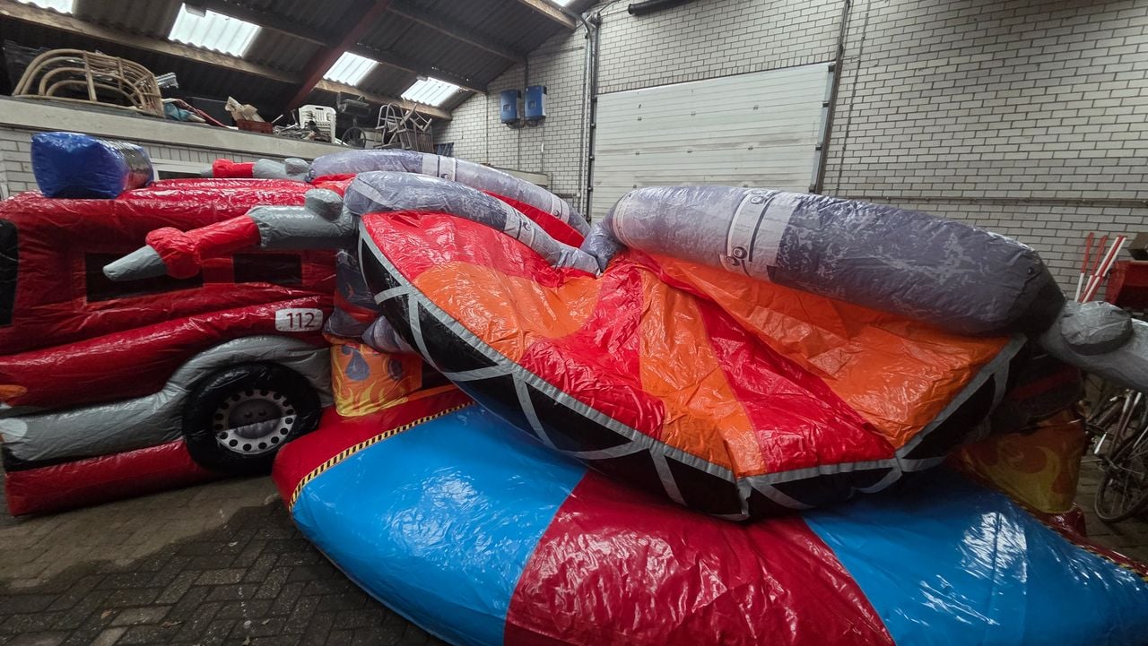 De gehuurde en goedgekeurde springkussen (foto: Noël van Hooft).