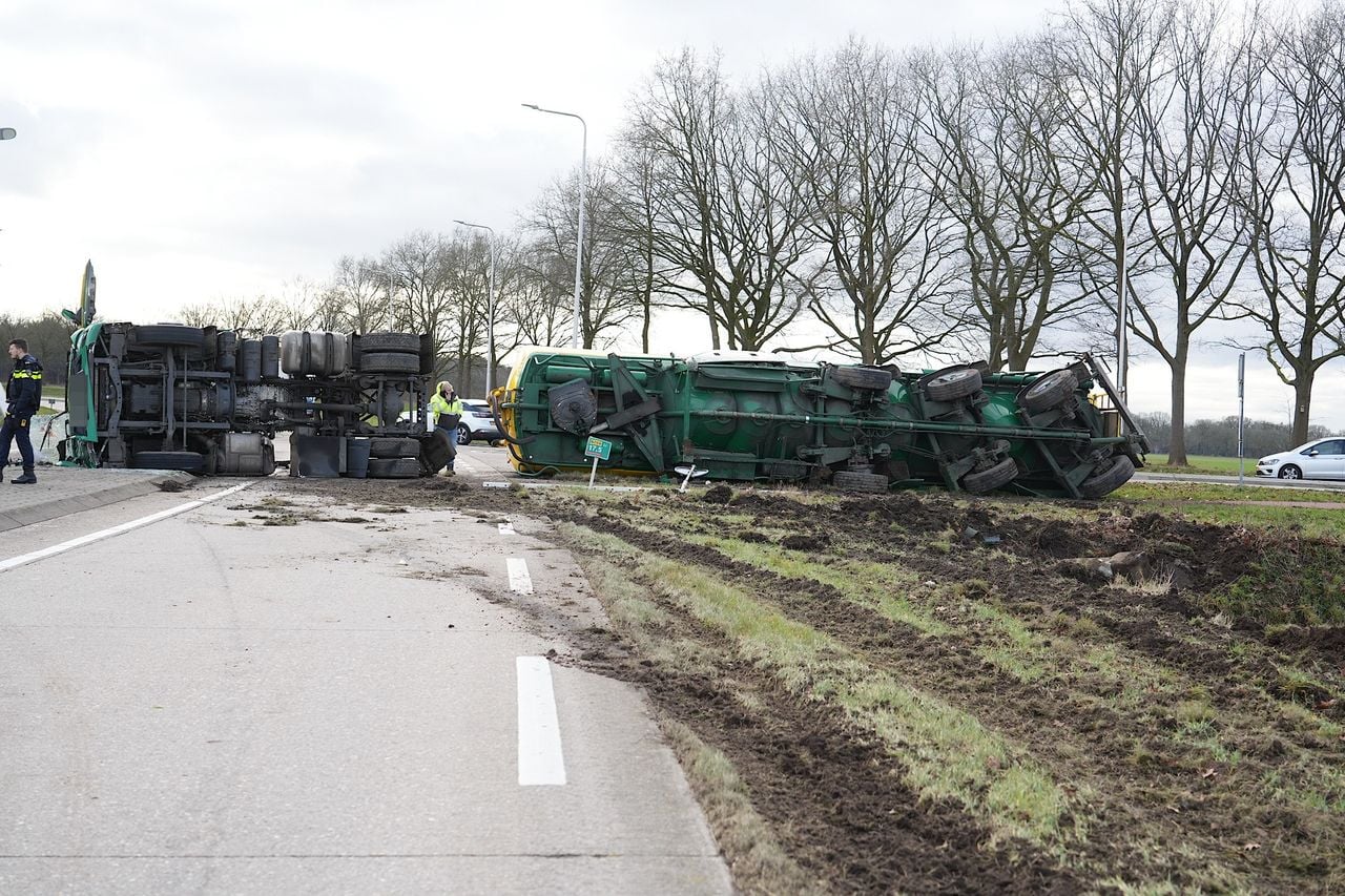De weg is dicht (foto: Jeroen Stuve / Persbureau Heitink).
