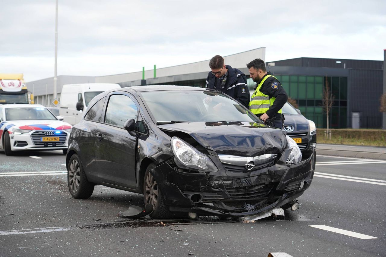De politie doet onderzoek (foto: Jeroen Stuve / Persbureau Heitink).