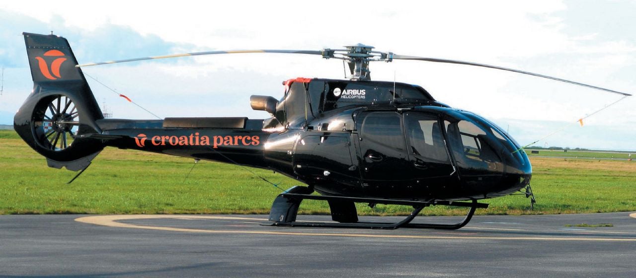 Volgens de site zou Peter Gillis zich per helikopter van park naar park verplaatsen.