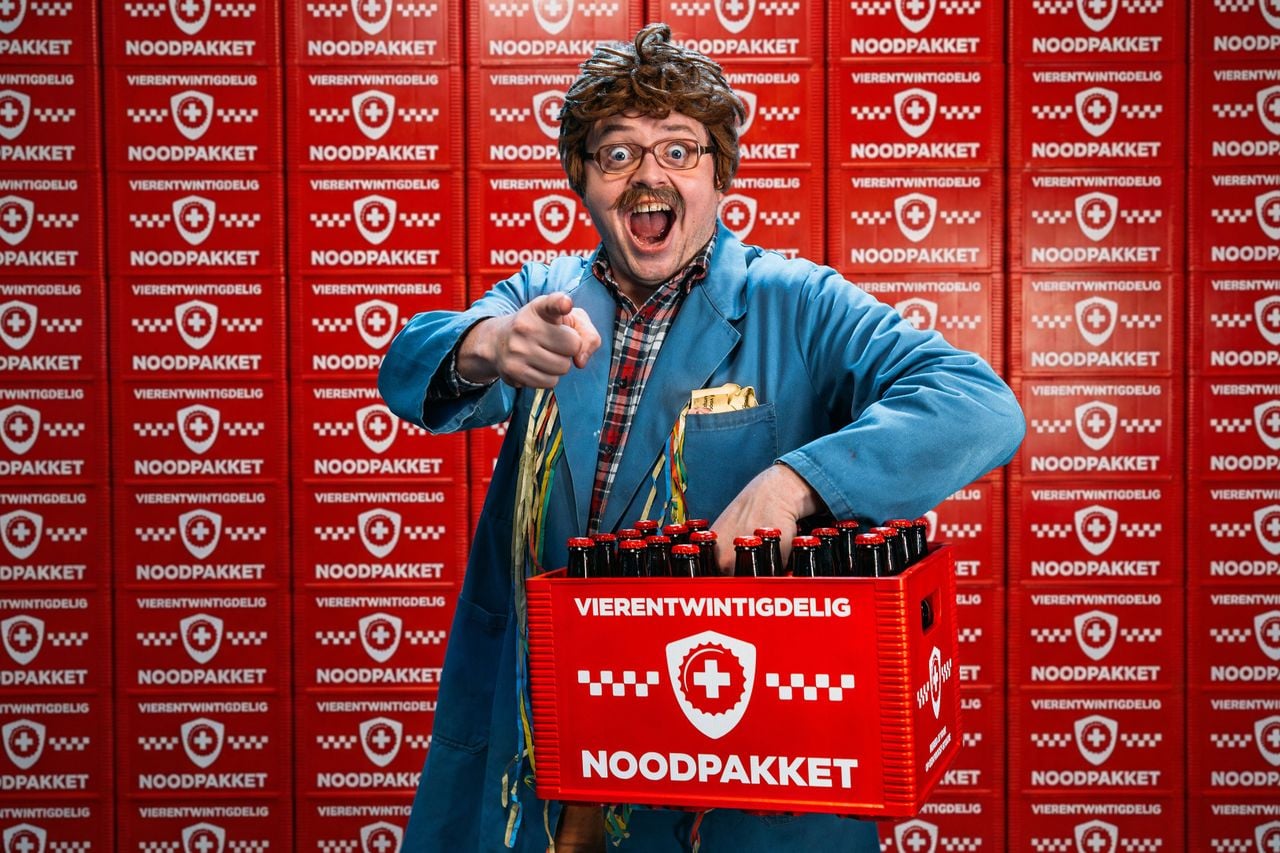 Lamme Frans heeft genoeg 'noodpakketten' in huis om carnaval te overleven (foto: Hotel Rio)