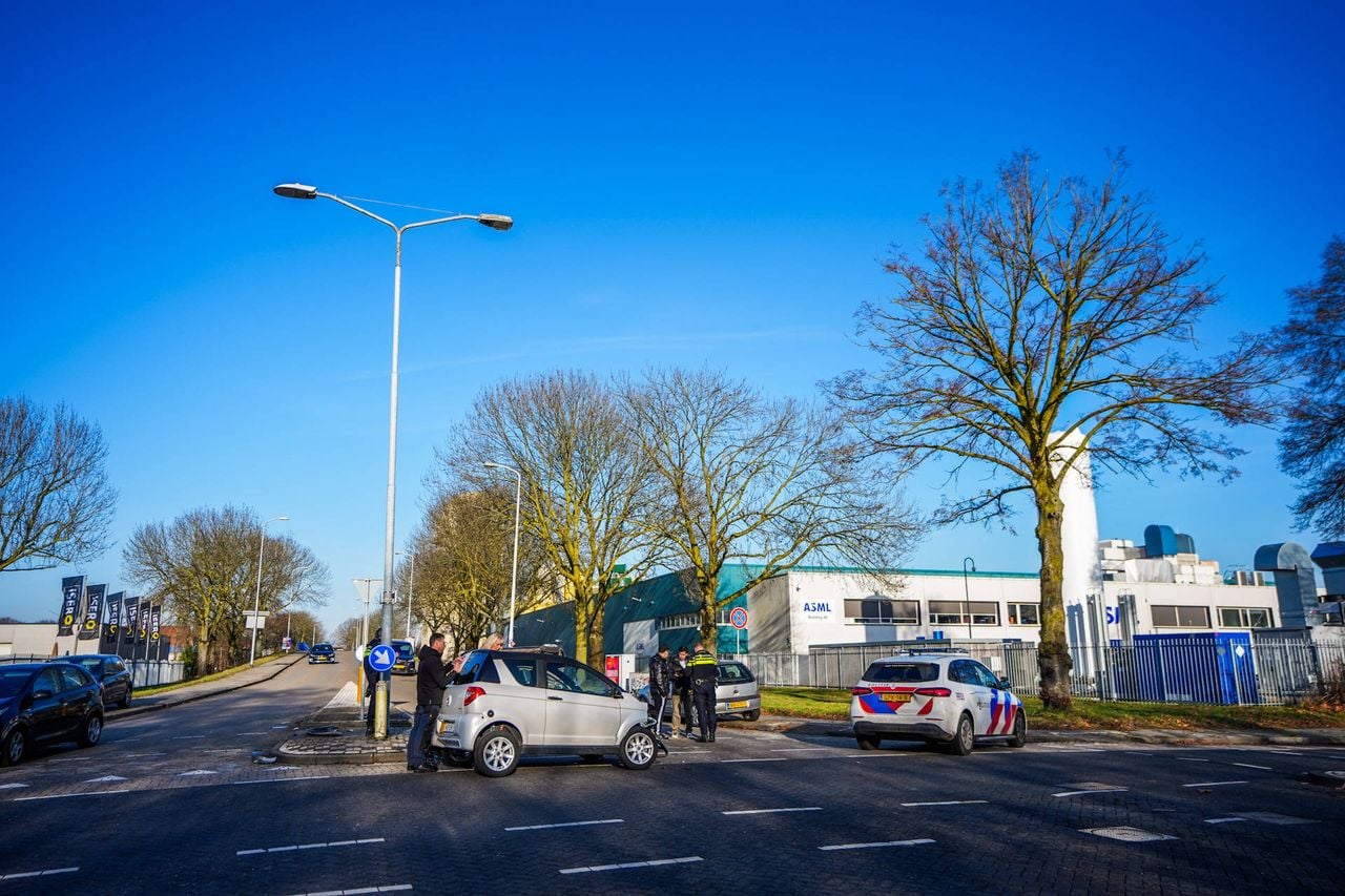 De brommobiel en de auto kwamen in botsing op de beruchte kruising (Foto: Persbureau Heitink.)