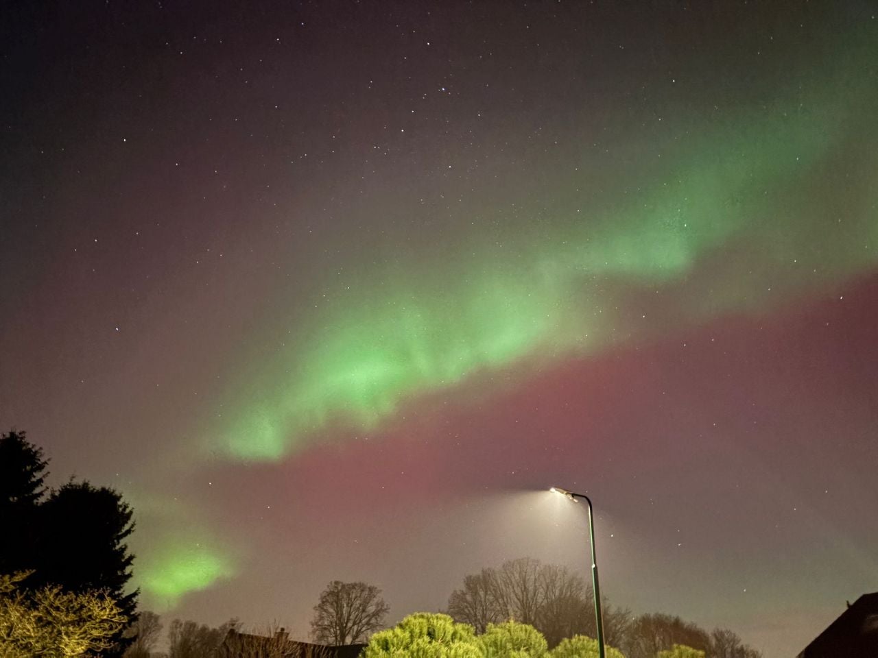 Danny Peters legde het noorderlicht vast in in Sint-Anthonis.