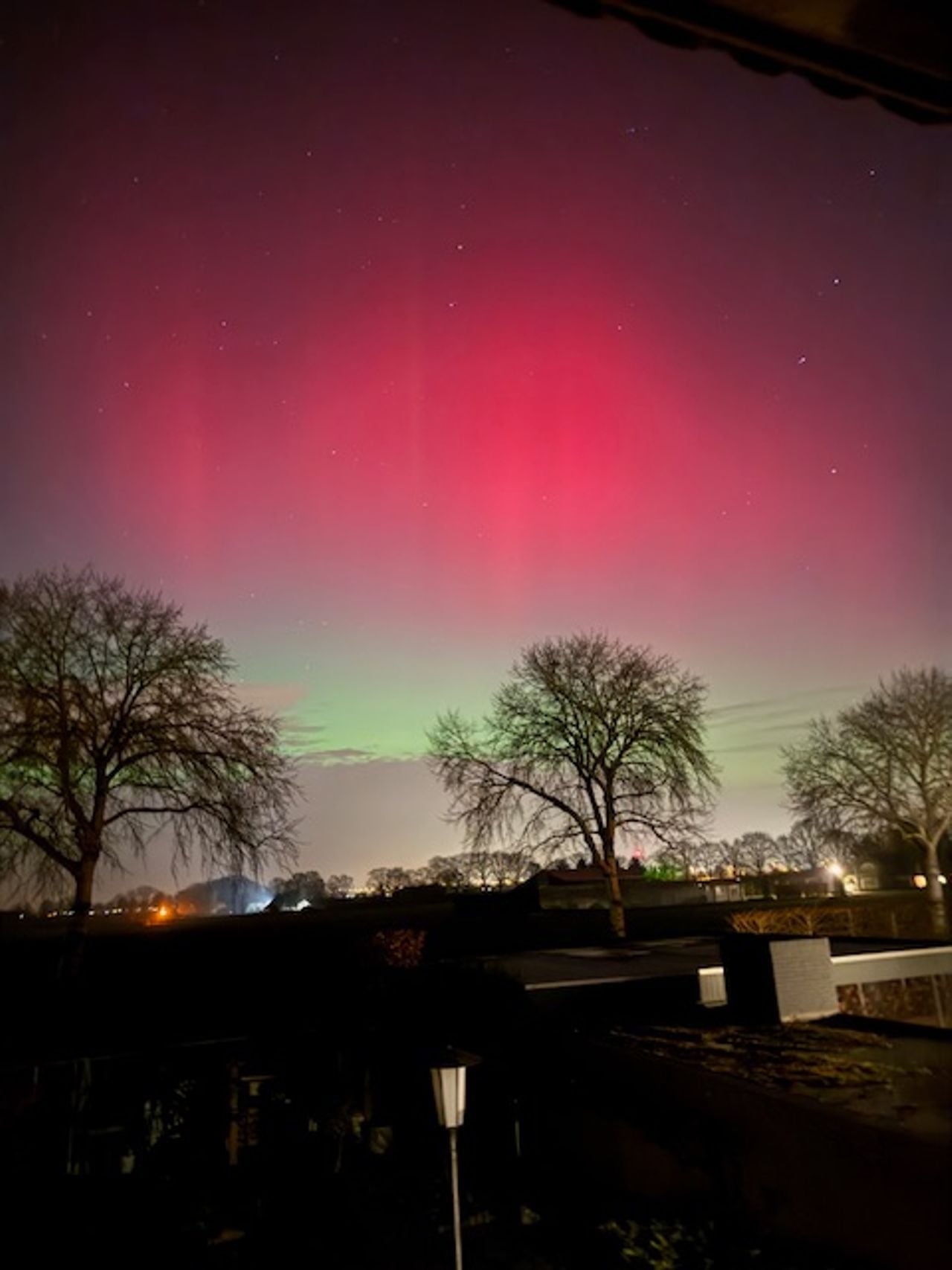 Een fraai noorderlicht boven Beers (foto: Hennie Wouters).