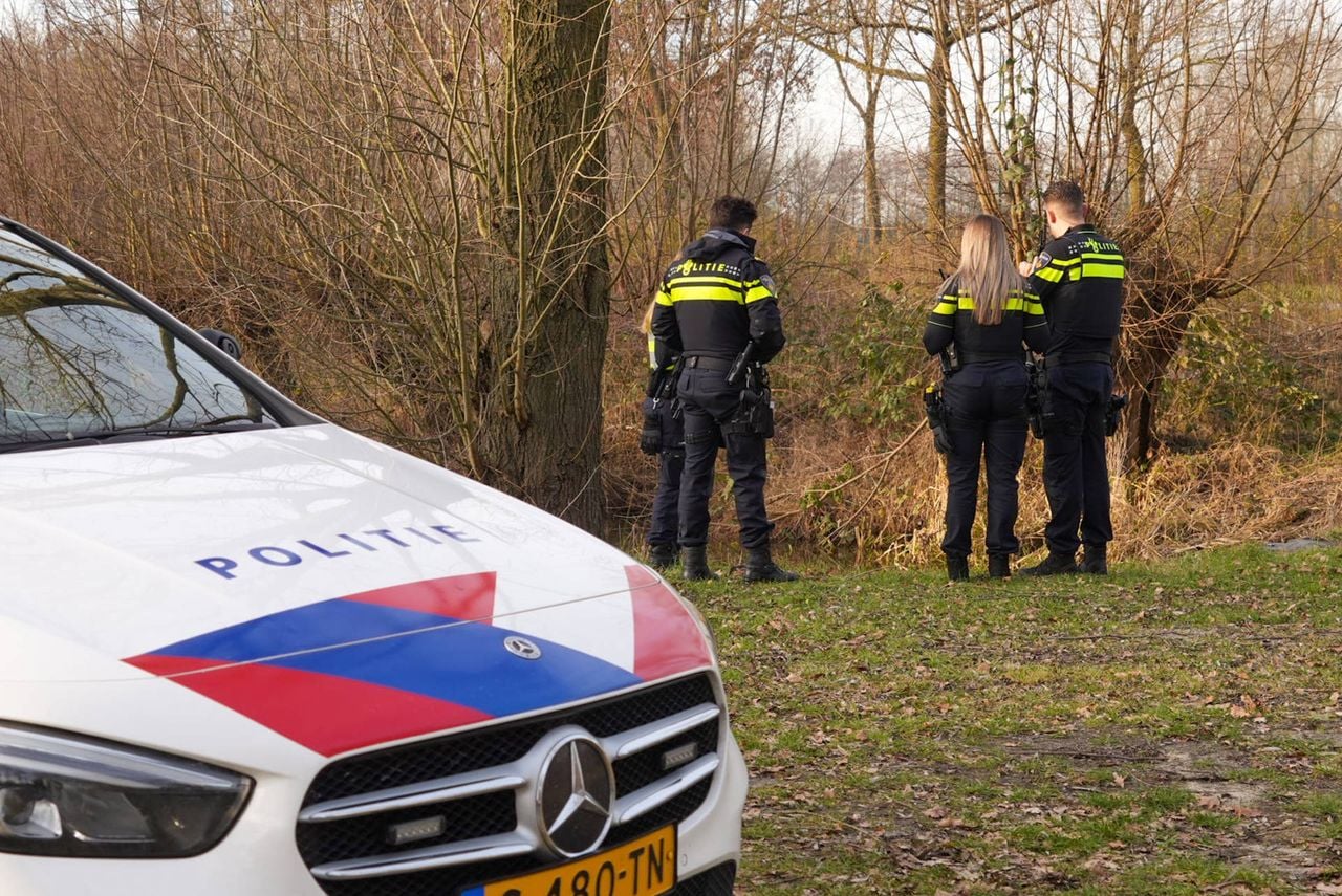 Een groep mannen zou met twee anderen mensen op de vuist zijn gegaan (foto: Harrie Grijseels/Persbureau Heitink).