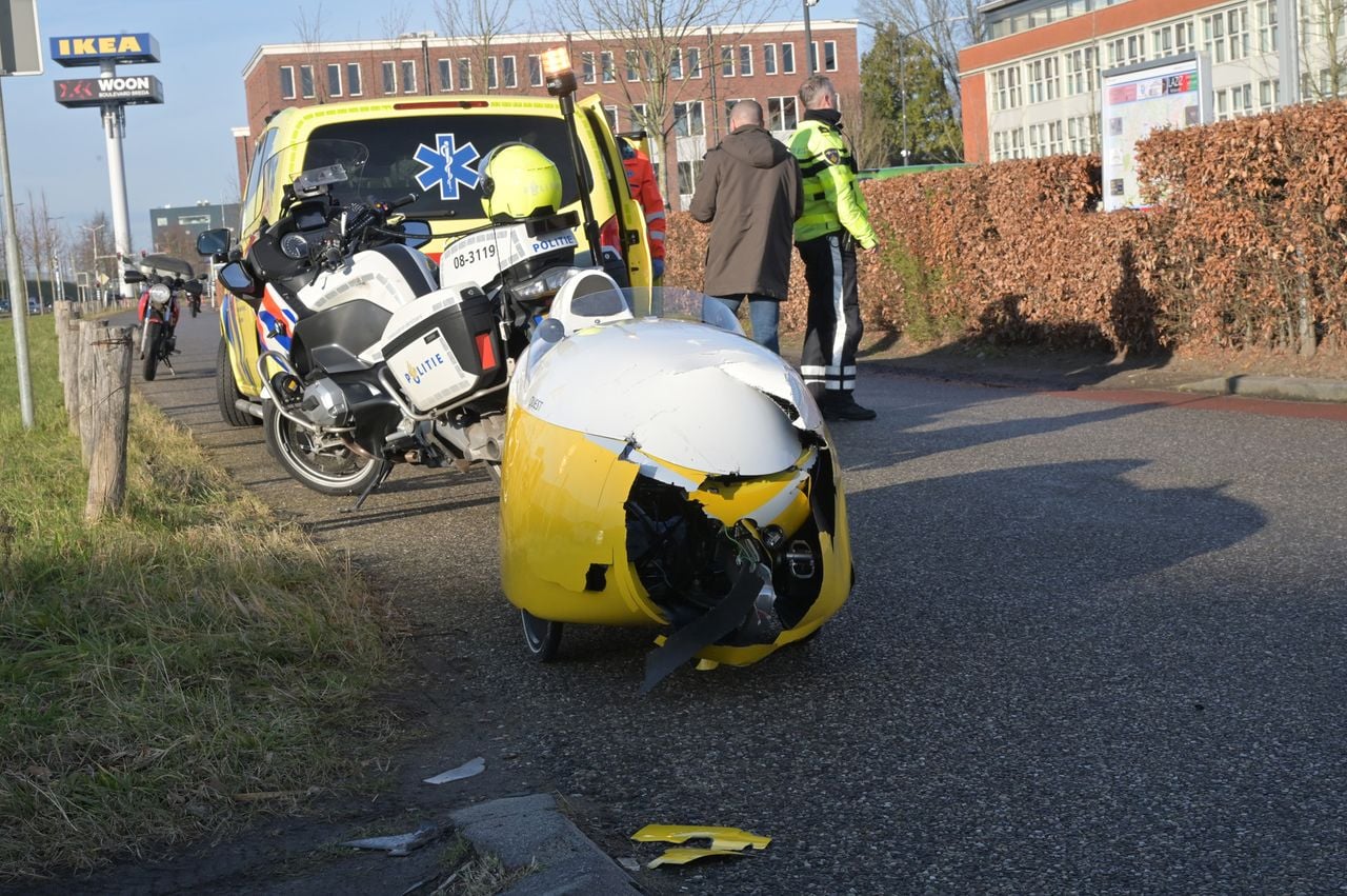 De automobilist kwam met de schrik vrij (foto: kPerry Roovers / Persbureau Heitin).