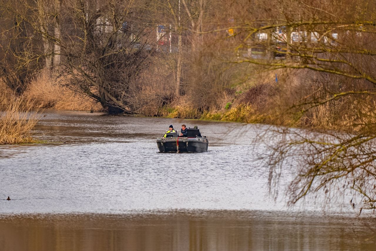 Politie zoekt met sonarboot in Graafsche Raam (Foto: Lucas Lammers / Persbureau Heitink). 