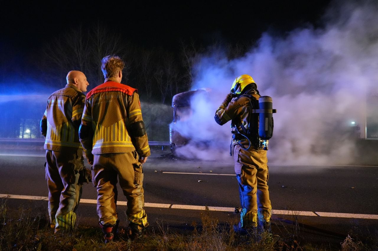 Vrachtwagen in brand op A58 (foto: Jeroen Stuve / Persbureau Heitink).