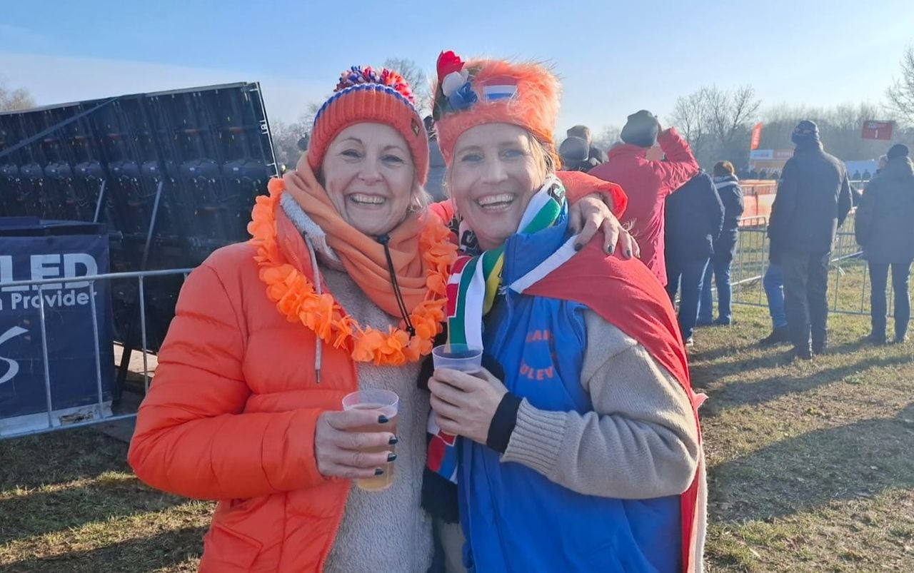 Esther Landa en Monique Schuurbiers (foto: Leon Voskamp).