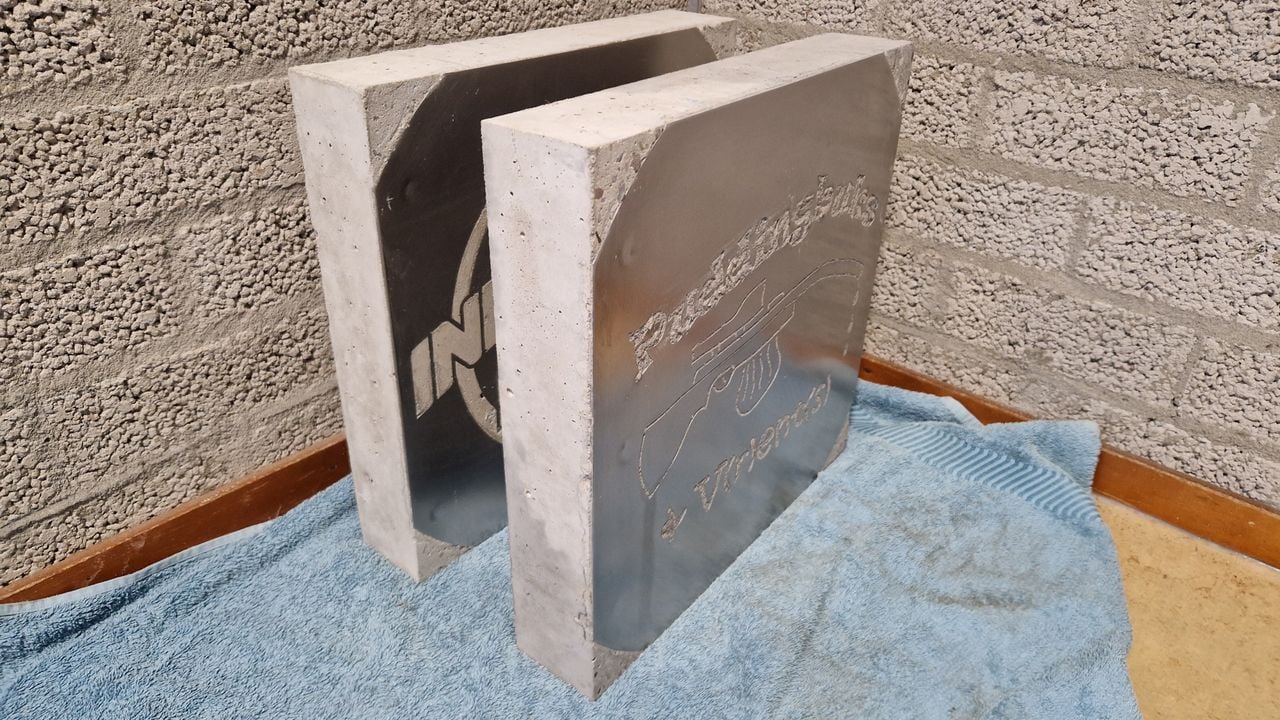 De twee nieuwe stenen die dit jaar worden toegevoegd aan de Walk of Fame (foto: Tom Berkers)