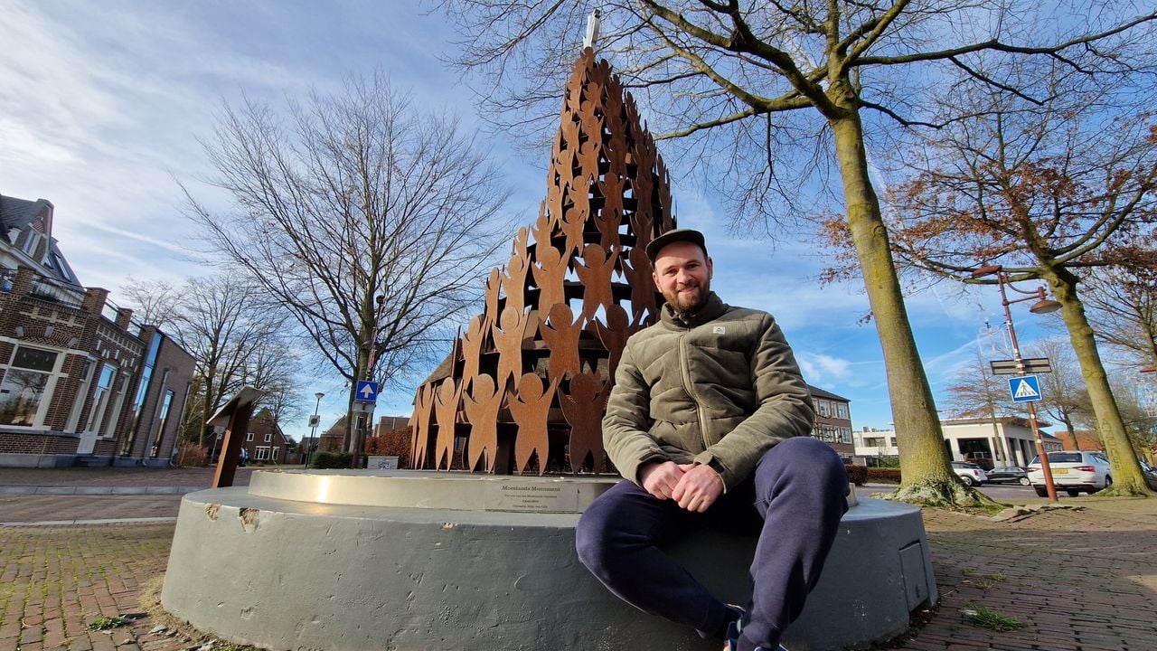 Stijn bij het Moeslands monument (foto: Tom Berkers)