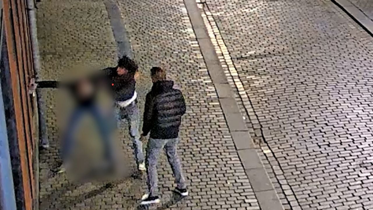 Man mishandeld in Breda op straat, politie zoekt duo (foto: Bureau Brabant).