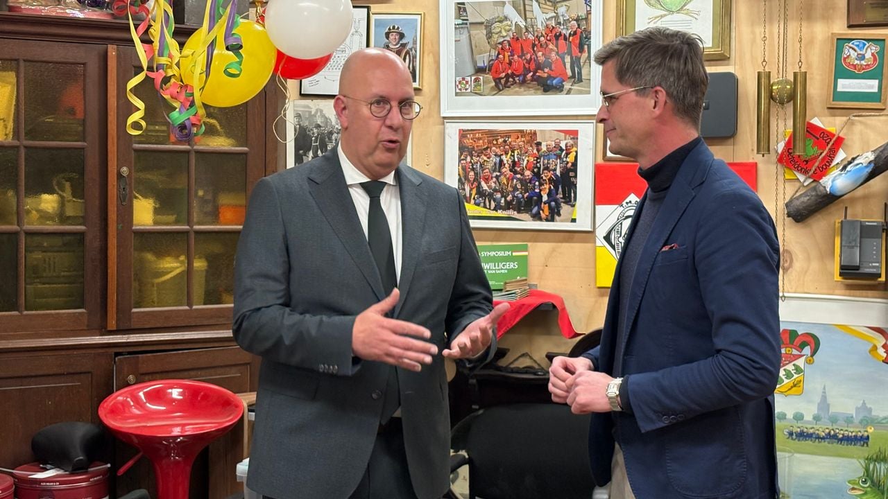 Burgemeester Jack Mikkers en Minister-President van De Oeteldonksche Club Jeroen Dona willen terug naar de basis van het Oeteldonkse carnaval (foto: Ruud Ritzen).