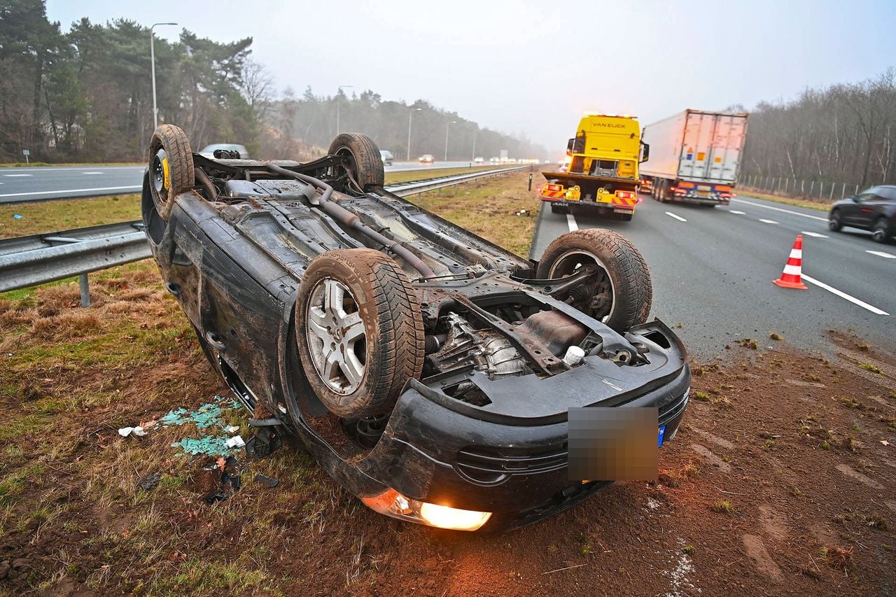 De weg is schoongemaakt (foto: Rico Vogels / Persbureau Heitink).