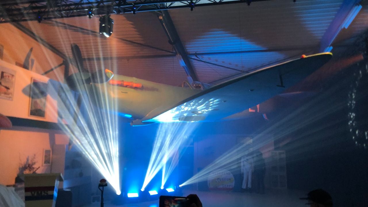 De presentatie van de Spitfire (foto: Willem-Jan Joachems)