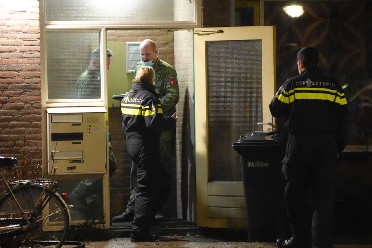 Het onderzoek aan het Diederikhof in Waalwijk zal geruime tijd in beslag nemen (foto: Erik Haverhals/Persbureau Heitink).