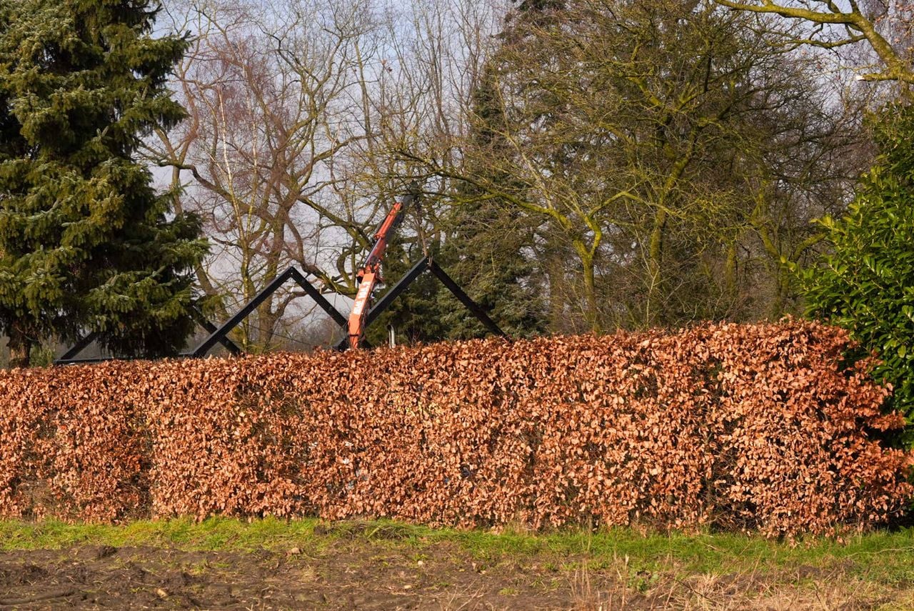 Man raakt gewond in Milheeze (foto: Harrie Grijseels/Persbureau Heitink). 