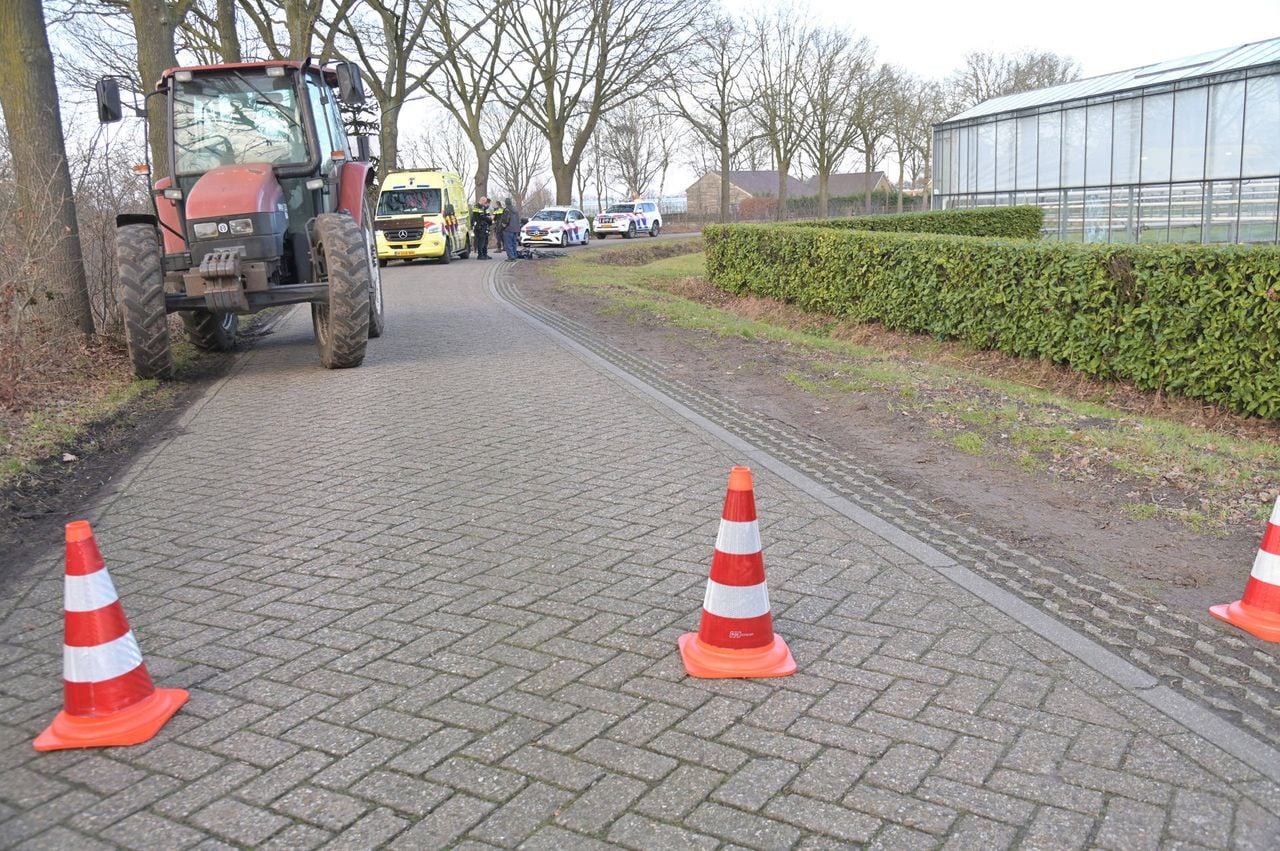 De weg was tijdelijk dicht (foto: Perry Roovers / Persbureau Heitink).