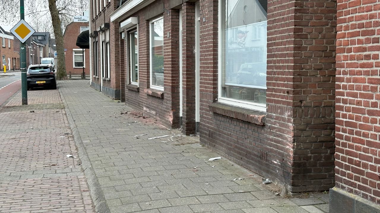 Schade aan de gevels (foto: Raymond Merkx).