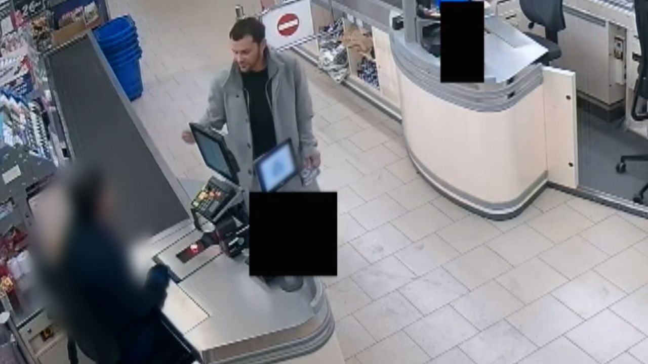 De man die een kassamedewerkster afleidde (foto: Bureau Brabant).